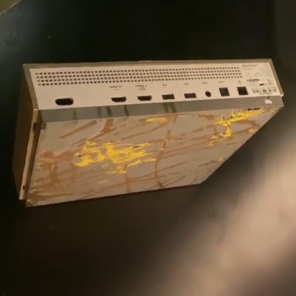 Xbox One S - Picture 2 of 3